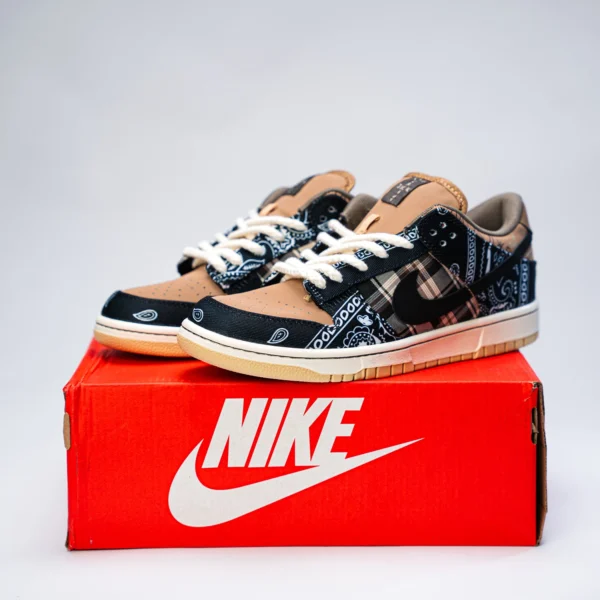 SB Dunks Cactus Jack - Image 4